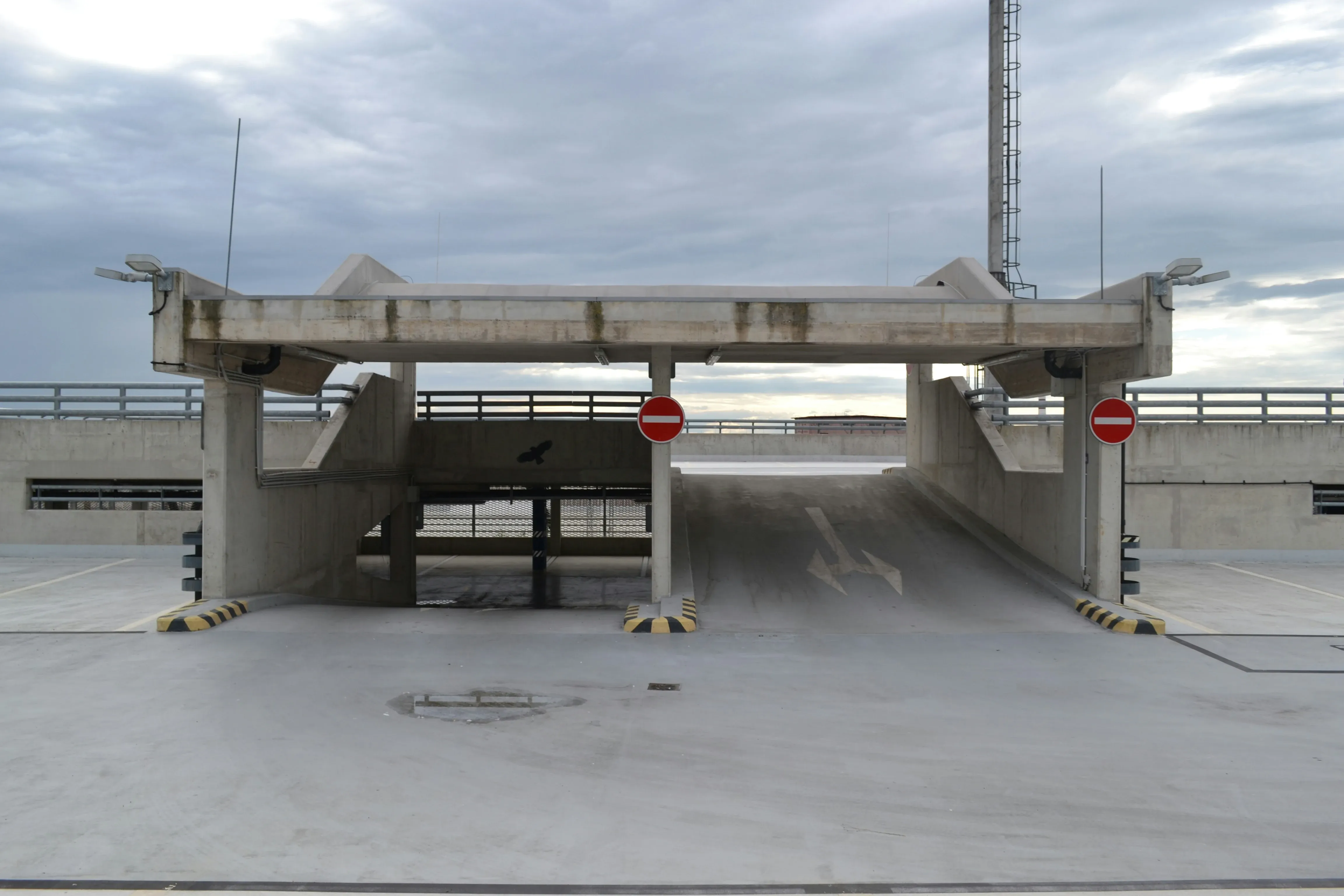 Comparaison entre le stationnement public en voirie et un parking privé dans une ville flamande